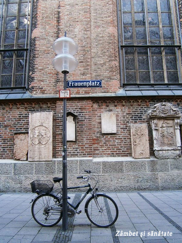 bicicleta-in-munchen-Frauenplatz