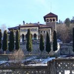 Bucegii văzuți de la Castelul Cantacuzino din Bușteni