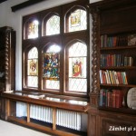 Muzeul Minovici - vitralii în bibliotecă